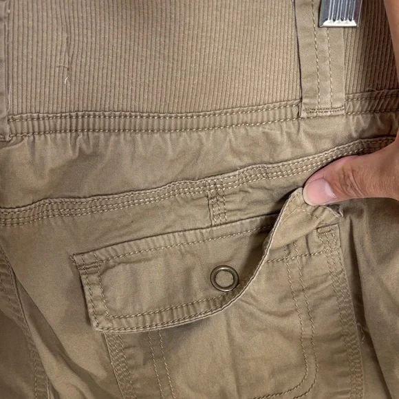 Sonoma Women's Tan Cargo Shorts - Picture 5 of 11